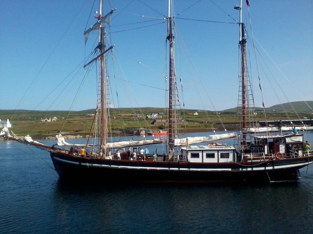 The Ferry Boat Hotel Portmagee Exterior foto